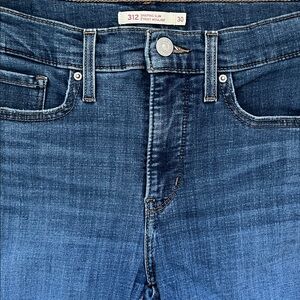 Levi’s woman’s Shaping Slim Blue Denim Jeans